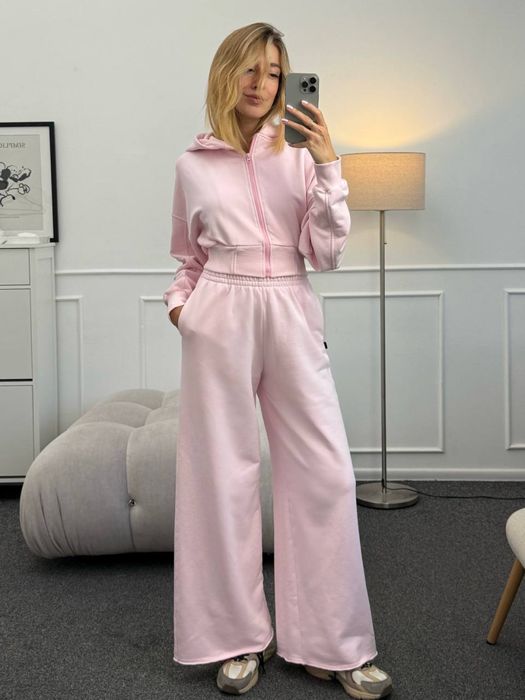 Сукні , худі , костюми , спідниці .Магазин одягу , є все для жінок