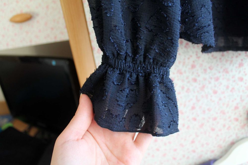 nowa z metką granatowa elegancka bluzka wiązana w delikatne wzory