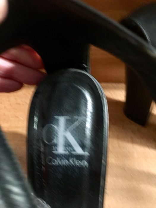 Sapatos pretos Calvin Klein original