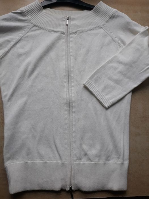 Молодіжна кофта молочного кольору