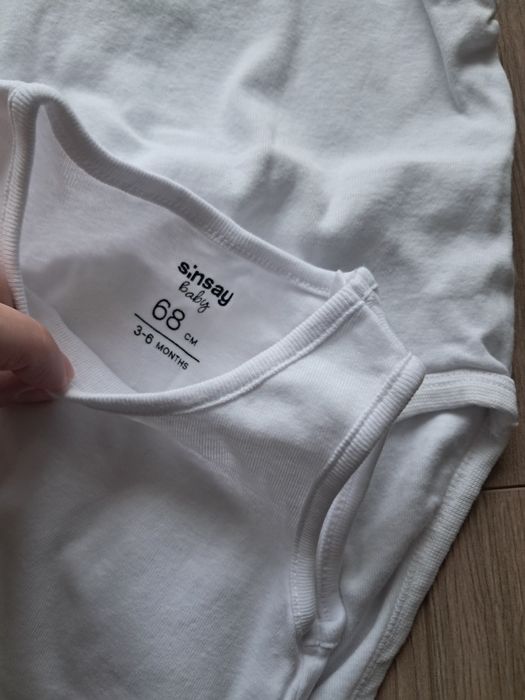 Sinsay 68 body bez rękawów 5x body. Stan bardzo dobry. Cena za całość.