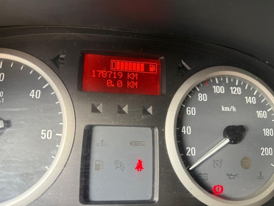 OPEL VIVARO 9 osobowy
