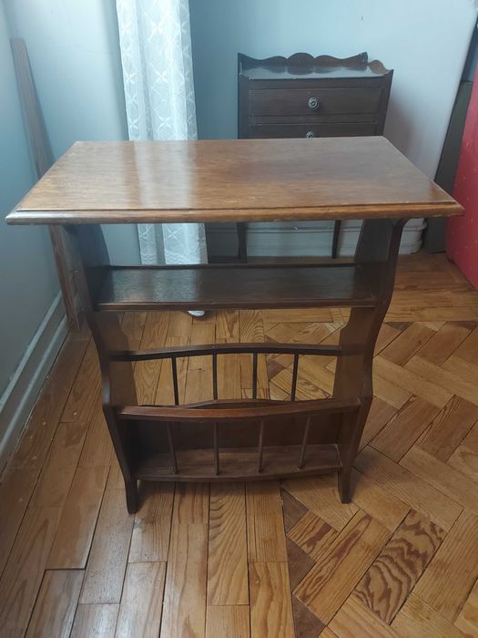 Mesa de apoio para revistas