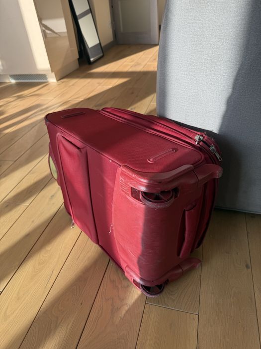 Продам вместитетельный чемодан