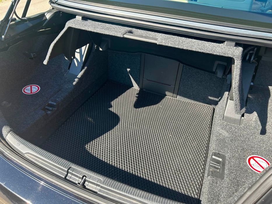 Автомобіль Volkswagen EOS