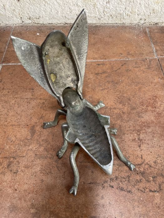 Mosca cinzeiro antigo