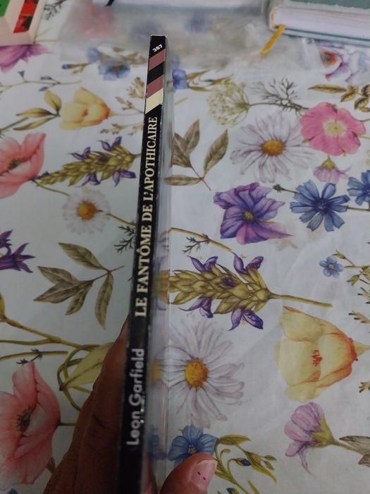 Le fantôme de l'apothicaire. Portes incluídos