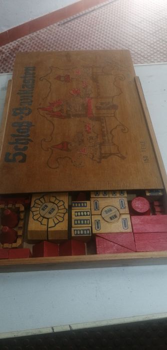 Jogo alemão dos anos 90. Montagem castelo