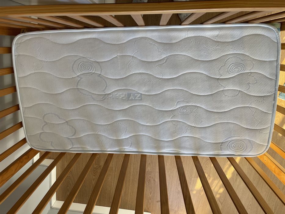 Berço de bebé c/ colchão ortopédico como Novo