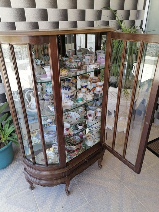 Cristaleira com Adornos