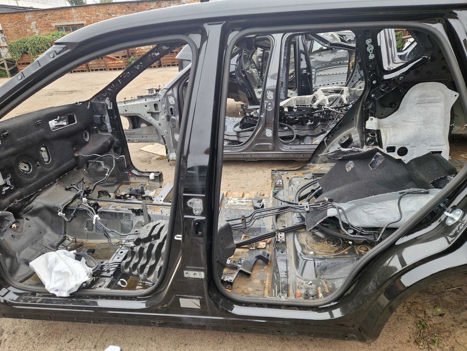 стойка центральная левая правая Nissan Rogue 2021 2022 2023 2024