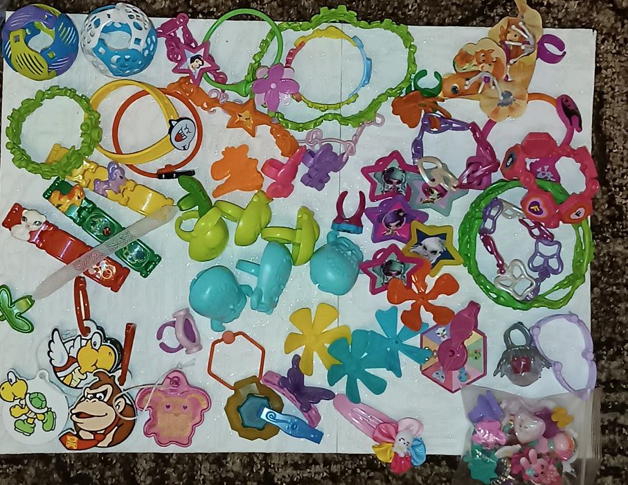Kinder Surprise - кольца, браслеты, аксессуары для кукол
