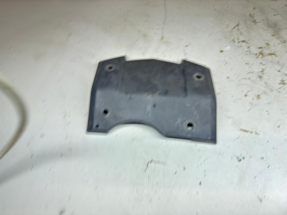 Yamaha FZ1 N Fazer 1000 RN16 Osłona Pompy ABS Dolna Wypełnienie 2011