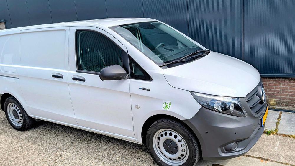 Mercedes-Benz eVito 66 kWh | 2024 | 21.130 km | Carregamento Rápido