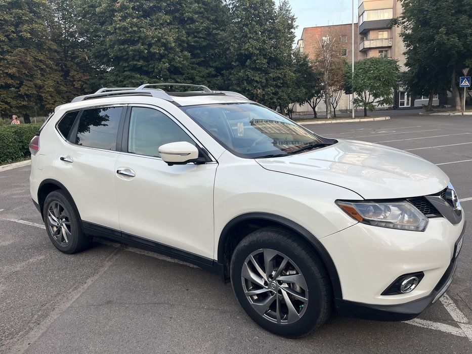 NISSAN ROGUE в максимальній комплектаціі