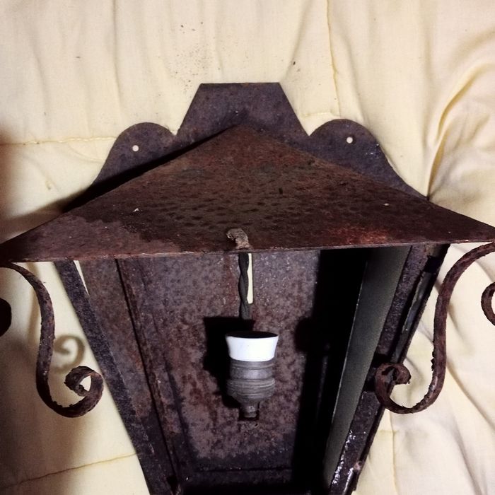 Candeeiro de entrada em ferro forjado