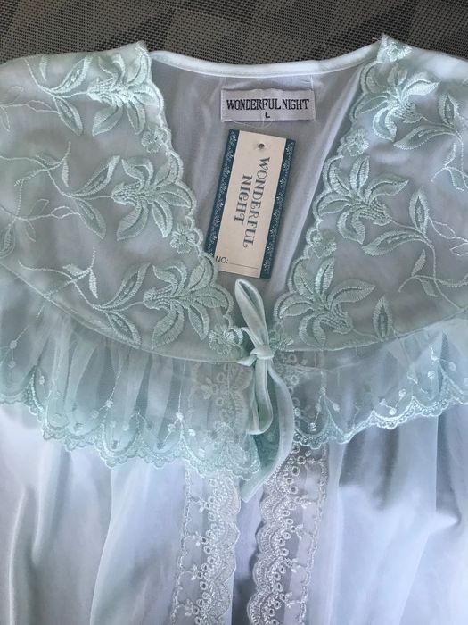 Жіночий пенюар комплект