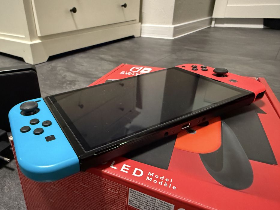 Nintendo Switch OLED Komplet