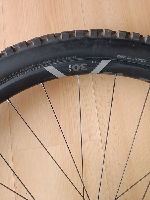 DT Swiss HX 1501 Spline Hybrid / Pneu Maxxis Minion DHF 30" e disco