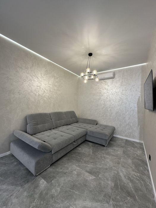 Будинок з ремонтом і меблями . Закрите КМ