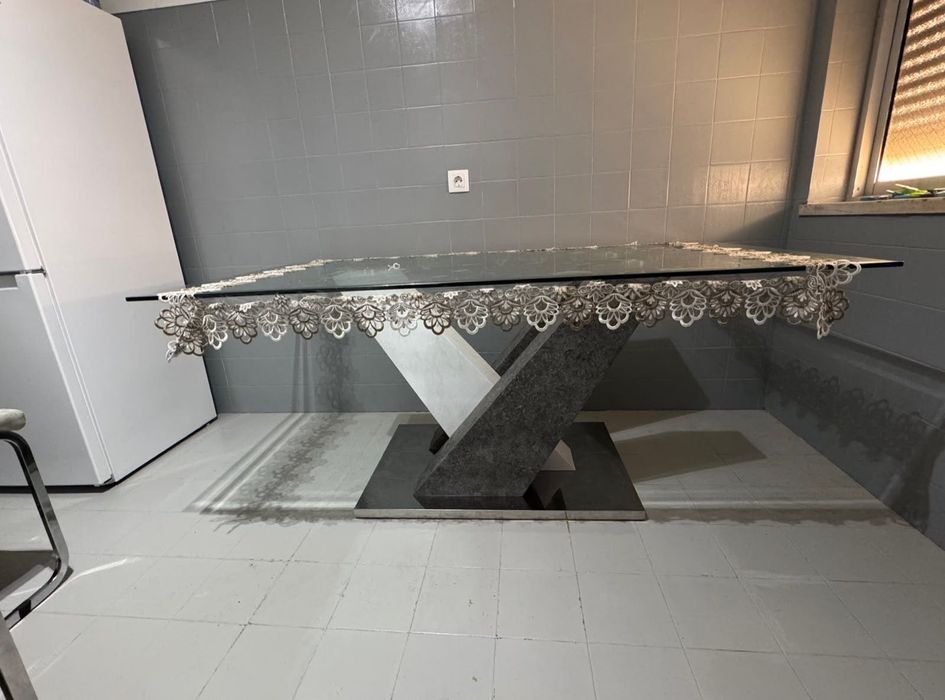 vendo mesa com 4 cadeiras