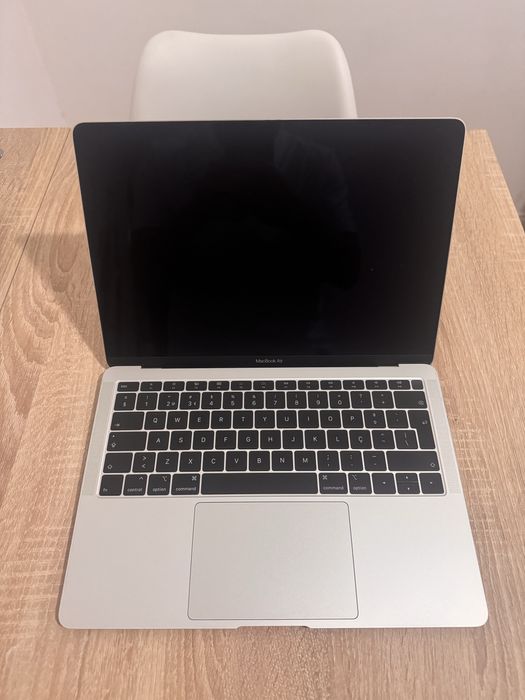 MacBook Air 13" 2019 i5 16GB 512GB