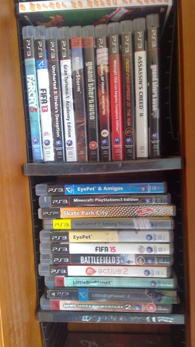 Playstation 3 + extras + 22 jogos