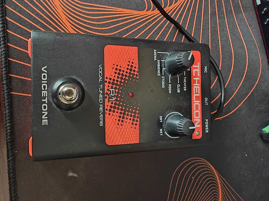 TC Helicon VoiceTone R1