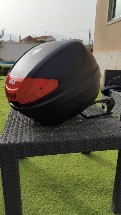 Mala moto givi em perfeita condição + suporte