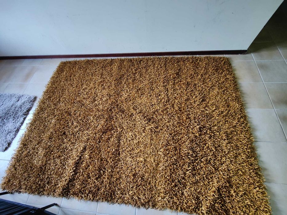 Tapete shaggy dourado tam. 160x230cm em ótimo estado