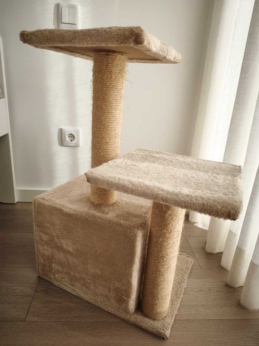 Arranhador de gato bege