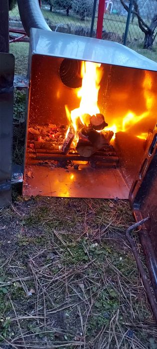 Wędzarnia ogrodowa z paleniskiem