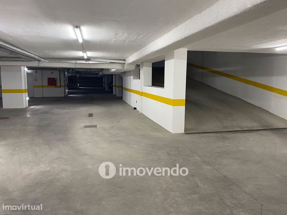 Apartamento T1+1, semi-novo, em Coimbra