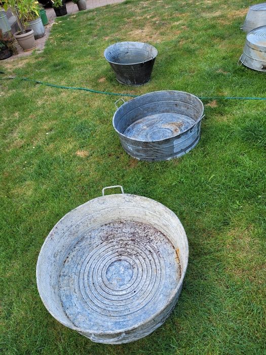 Stara ocynkowana balia, wanna.