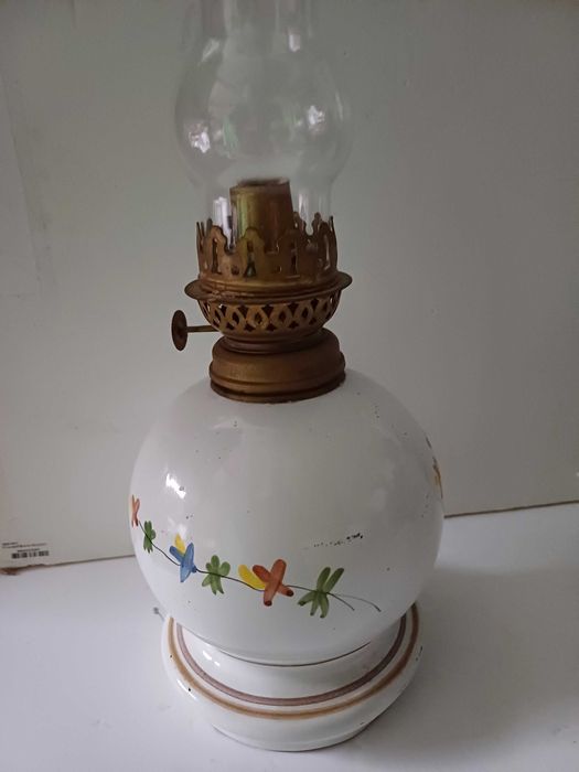 Candeeiros a petróleo com chaminé