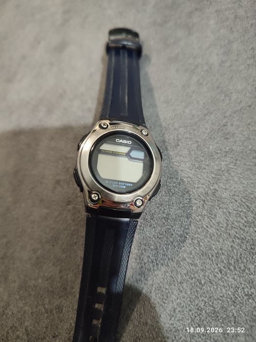 Zegarek Casio W-211, 50m