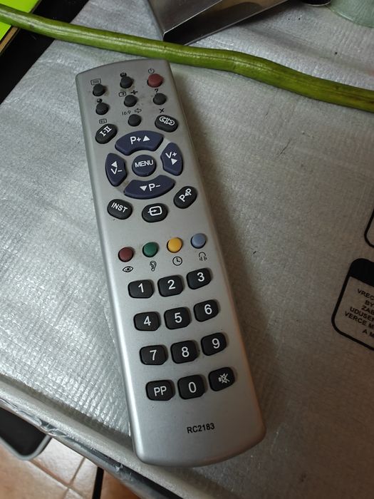 Televisão CRT VOG 14" c/ SCART + Comando Original + Manual (Ideal Retrogaming)