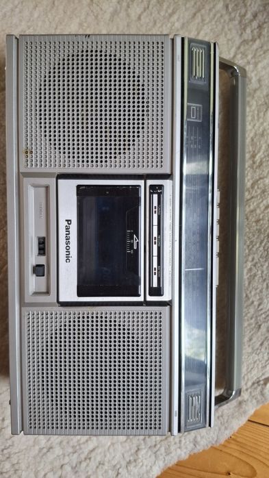 Radiomagnetofon z lat 80tych