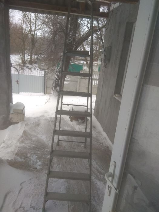 Стремянка алюминиевая.