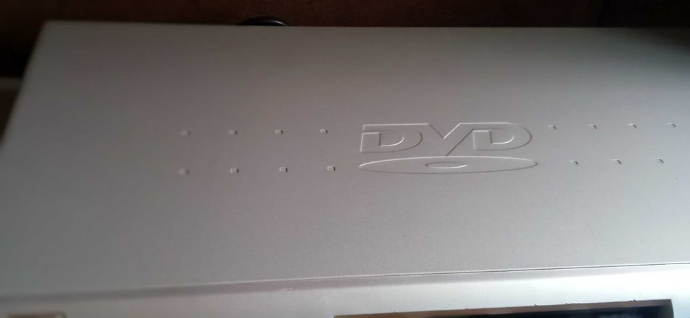 Продам відеомагнітофон і dvd плеєри