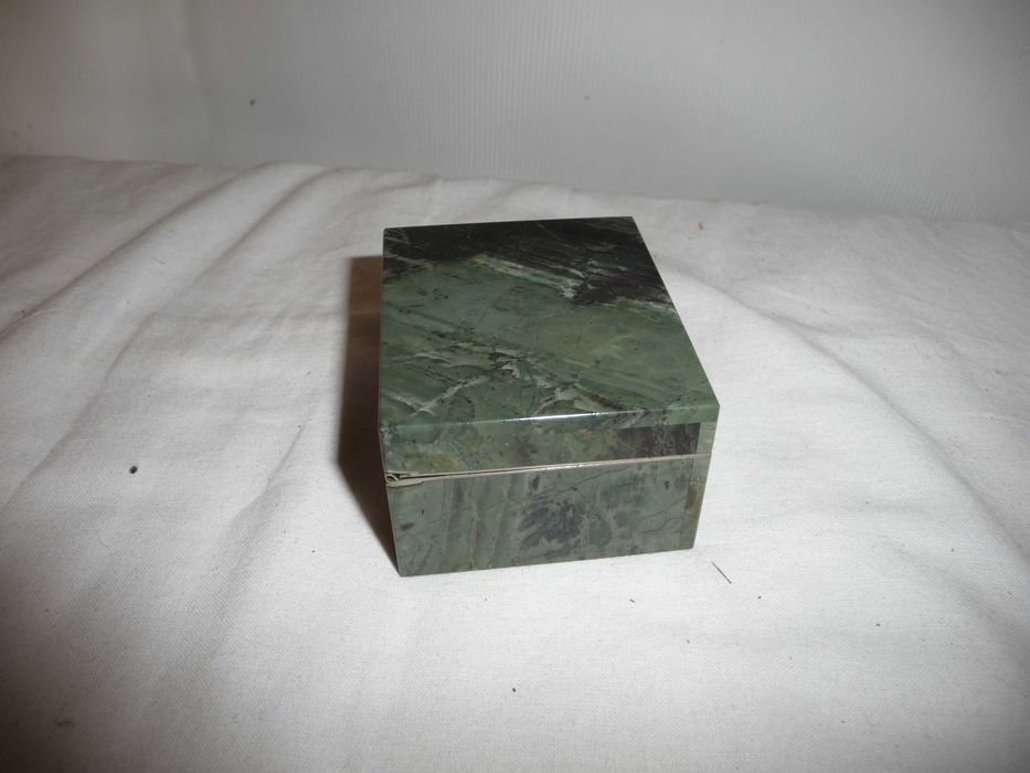 Шкатулка зеленая яшма 6,4х5,3х3,5 см 185 г