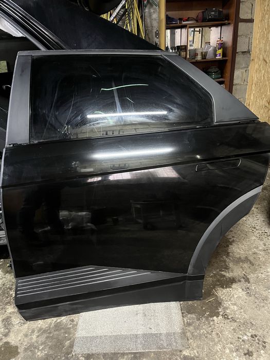 Двері ioniq 5  колір mzh