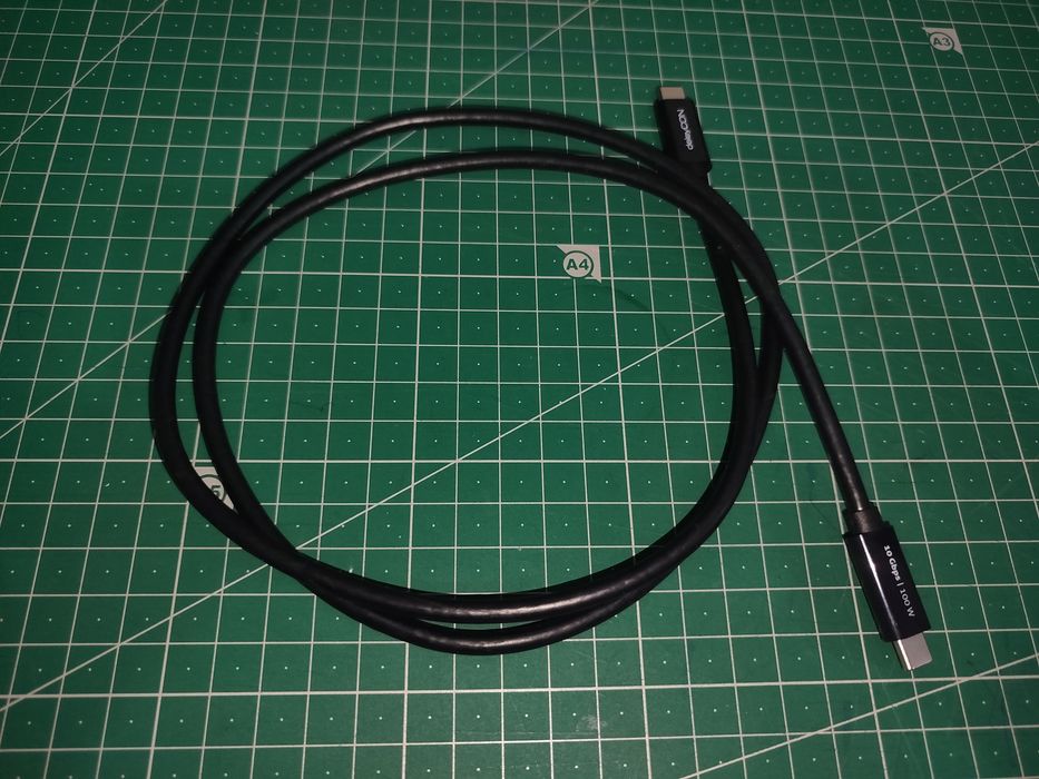 Estação de carregamento USB e vários cabos