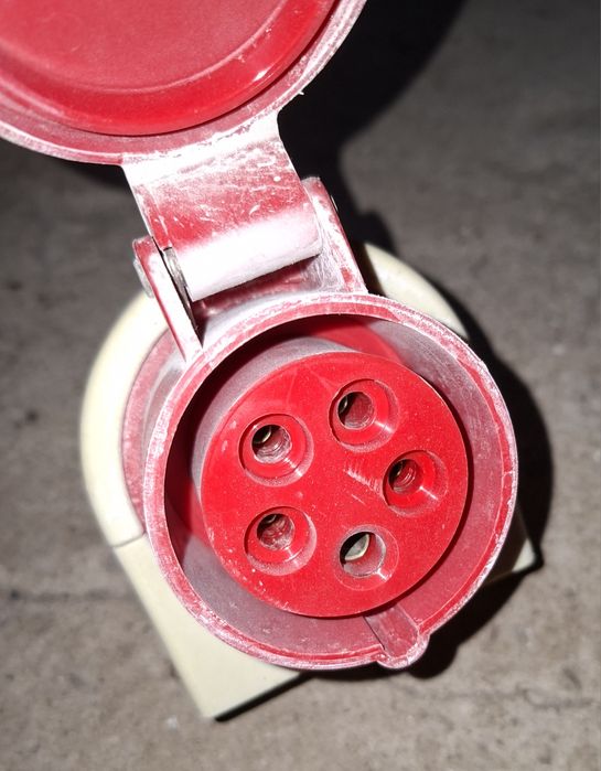 Gniazdo siłowe 16A lub 32A