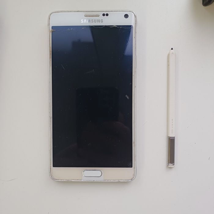Samsung Galaxy Note 4 3/32  5,7 дюймов и QuadHD-разрешением