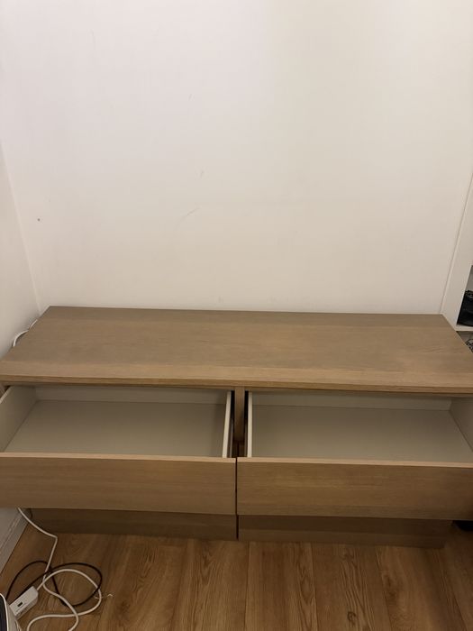 MALM comoda castanha do Ikea