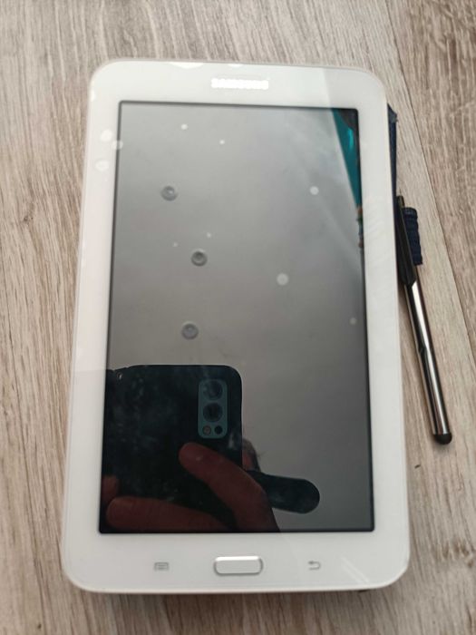 Tablet Samsung Galaxy Tab 3 Lite rysik pokrowiec