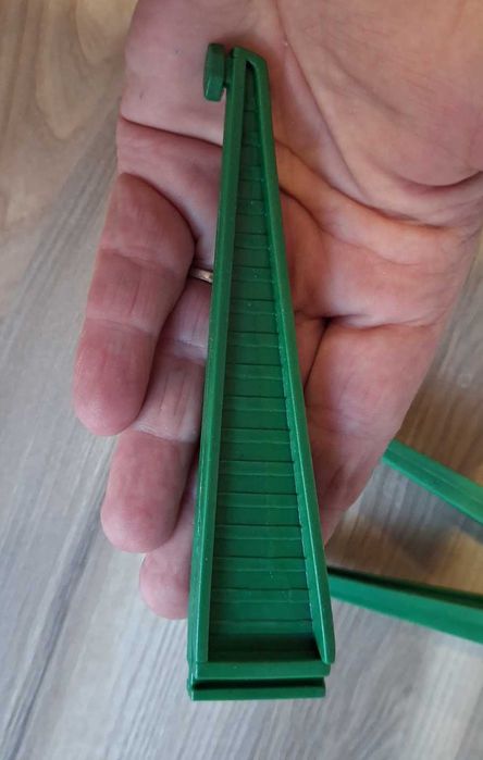 Nogi plastikowe do stojaka na małą choinkę