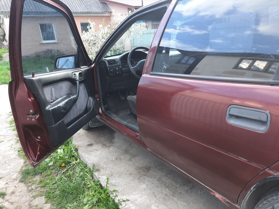 Opel Vectra,  1990; 2,0 бензин
