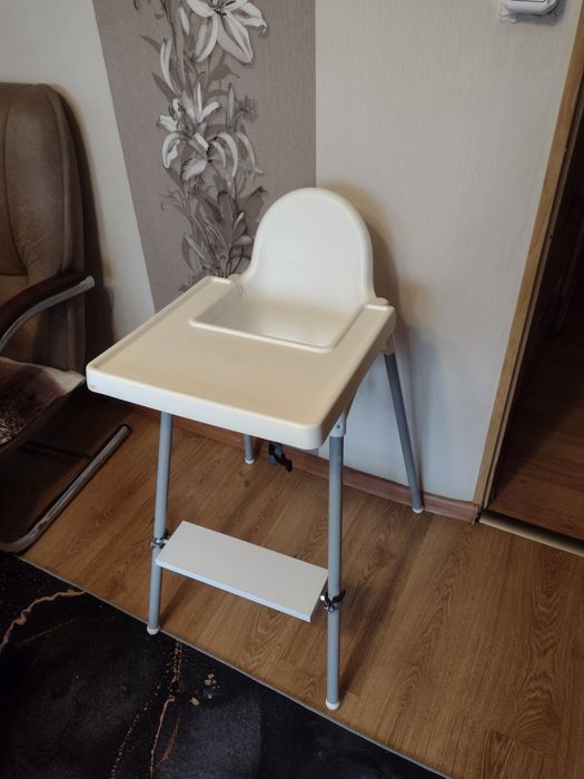 Krzesełko do karmienia dla dziecka + pasy + tacka